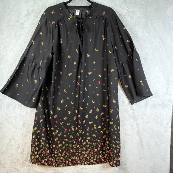 Old Navy Dresses & Skirts - Old Navy Black Dress Size XL Floral Accents Long Sleeve